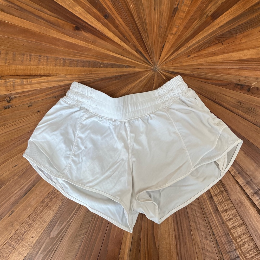 Lululemon Hotty Hot Low-rise 2.5” White Shorts Size 2